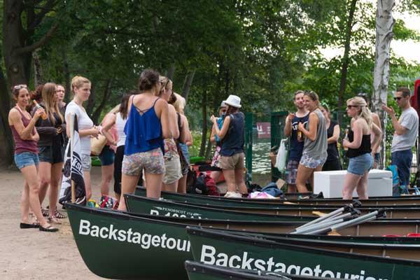 Safety warning before the canoe trip